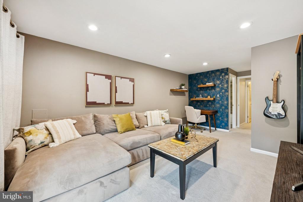 1692 OAKTREE COURT