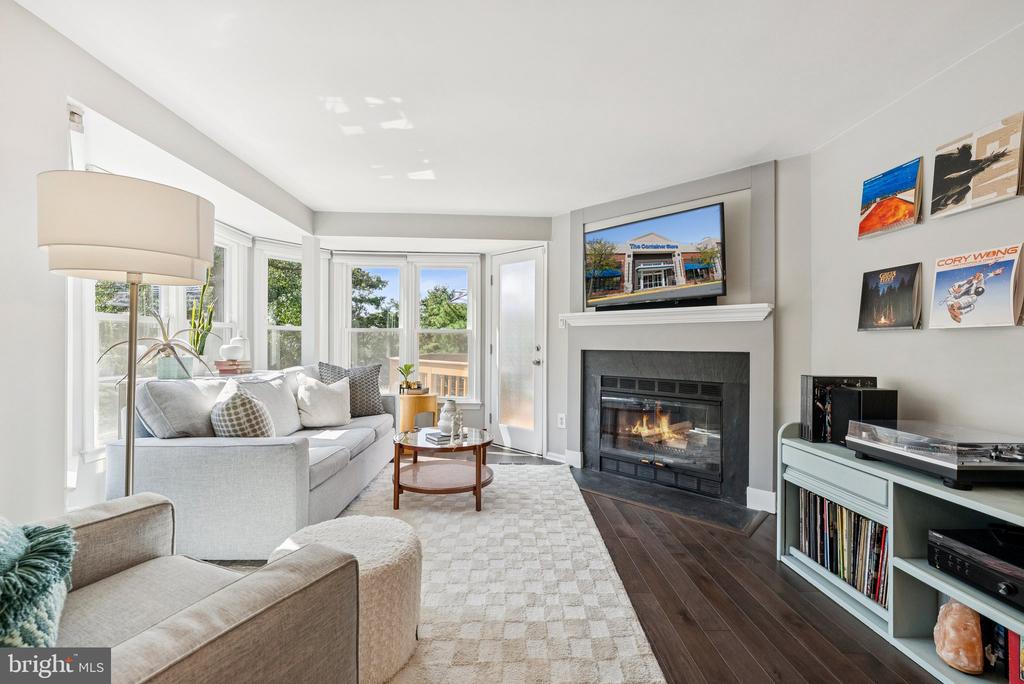 1692 OAKTREE COURT