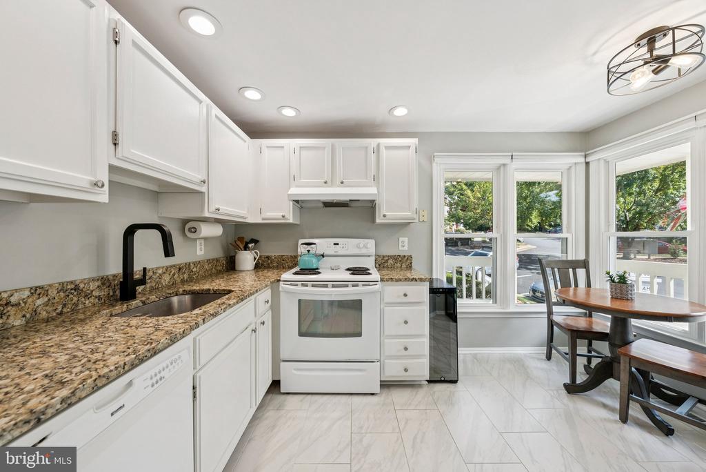 1692 OAKTREE COURT