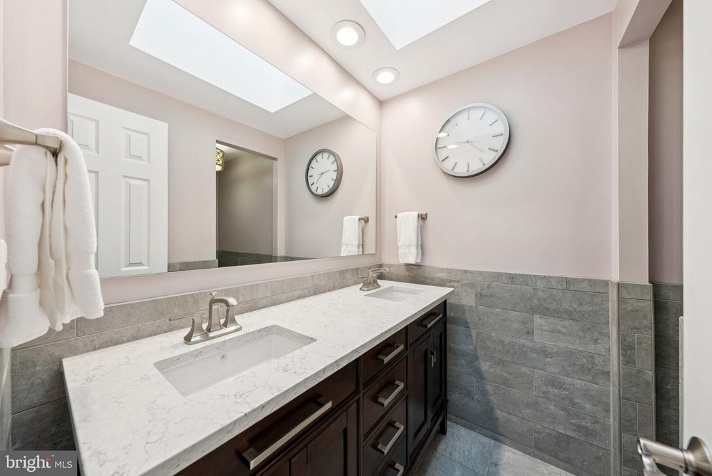 1692 OAKTREE COURT