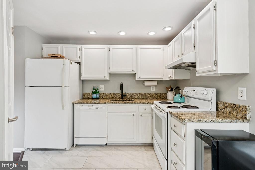 1692 OAKTREE COURT