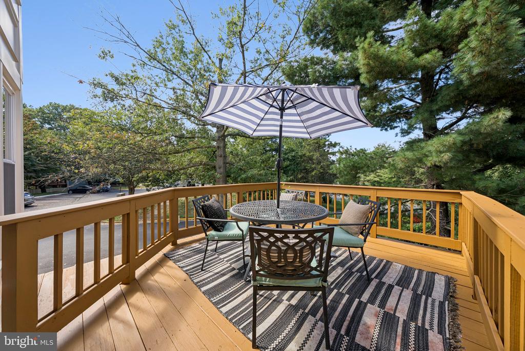 1692 OAKTREE COURT