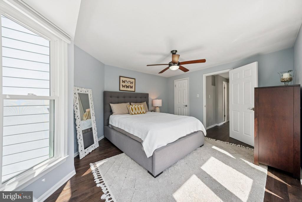 1692 OAKTREE COURT