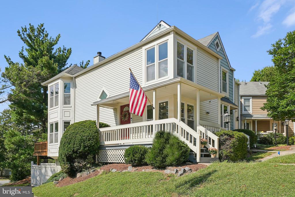 1692 OAKTREE COURT
