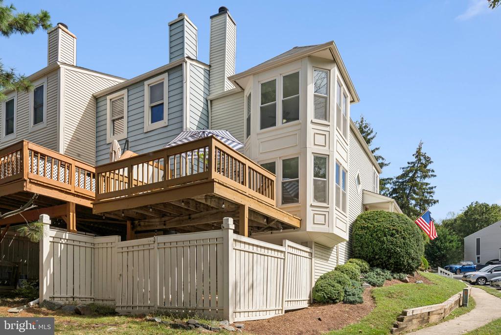 1692 OAKTREE COURT