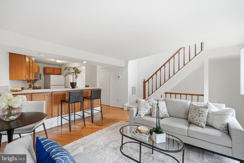 1686 OAKTREE COURT