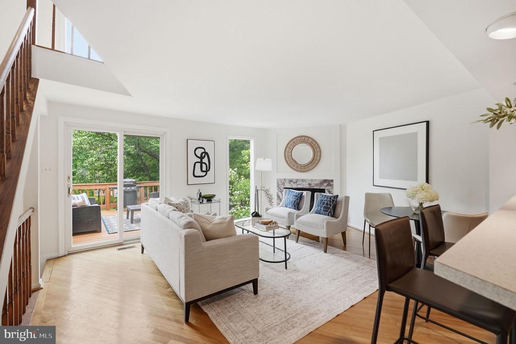 1686 OAKTREE COURT