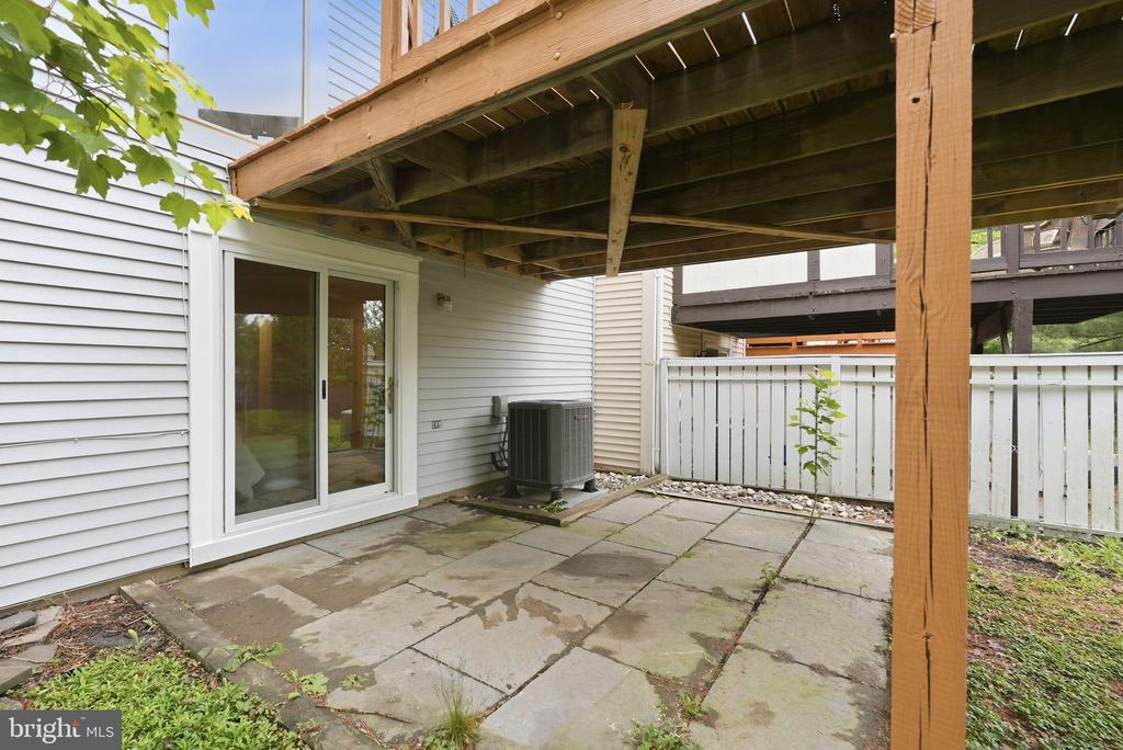1686 OAKTREE COURT