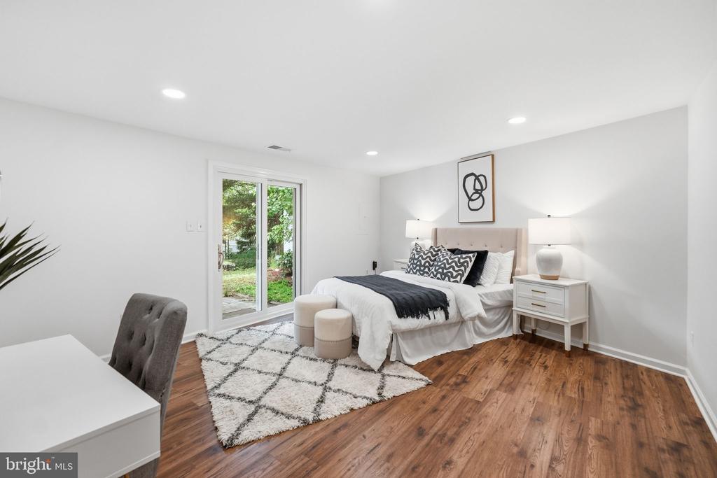 1686 OAKTREE COURT