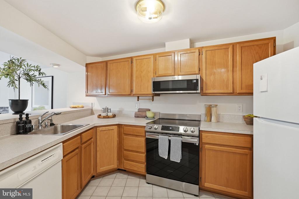 1686 OAKTREE COURT