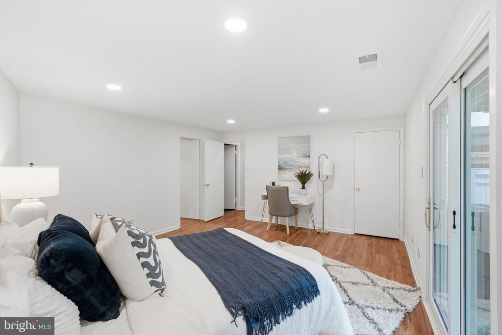 1686 OAKTREE COURT