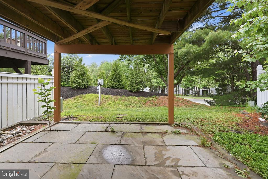 1686 OAKTREE COURT