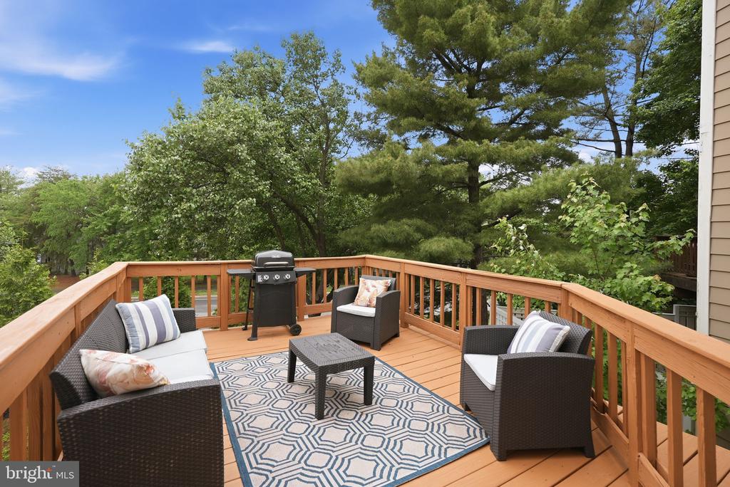 1686 OAKTREE COURT
