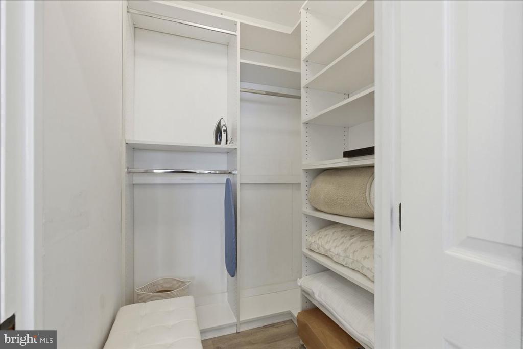 4127 FOUNTAINSIDE LANE Unit: 201
