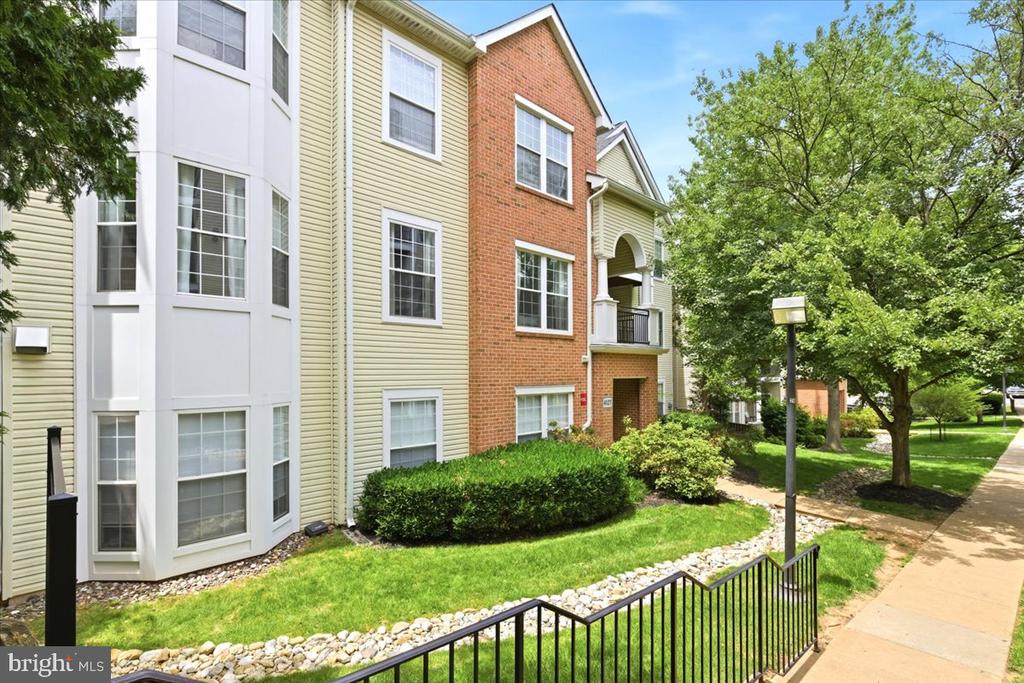 4127 FOUNTAINSIDE LANE Unit: 201