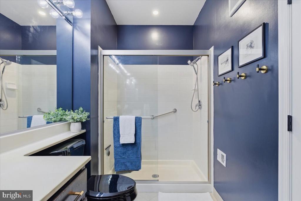 4127 FOUNTAINSIDE LANE Unit: 201