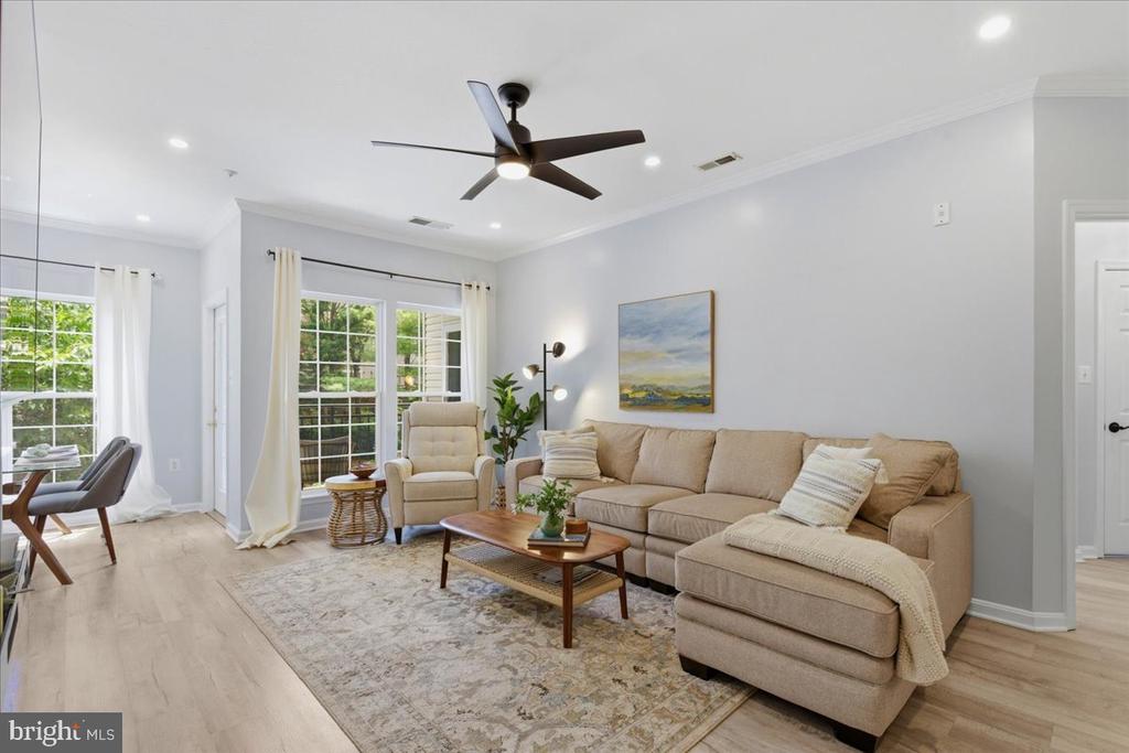 4127 FOUNTAINSIDE LANE Unit: 201