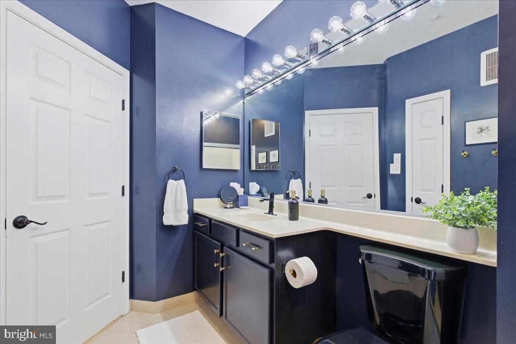 4127 FOUNTAINSIDE LANE Unit: 201