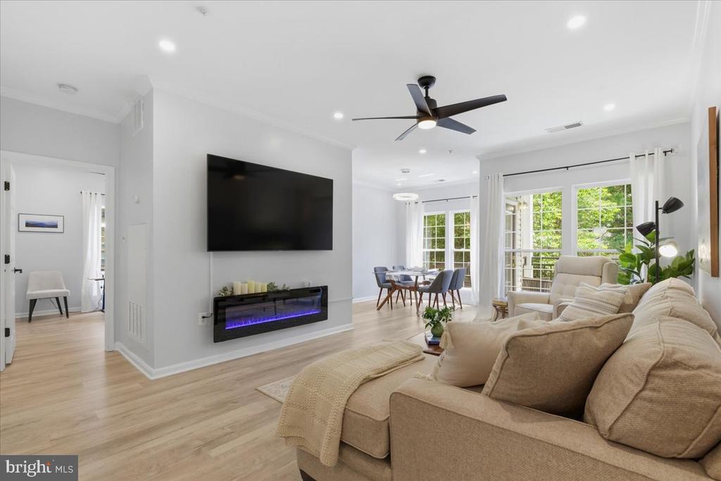 4127 FOUNTAINSIDE LANE Unit: 201