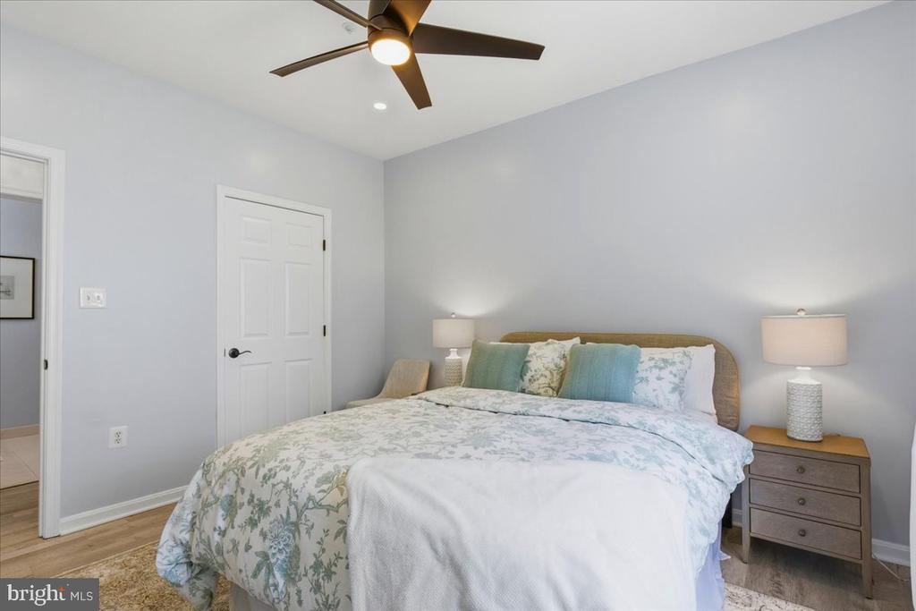 4127 FOUNTAINSIDE LANE Unit: 201