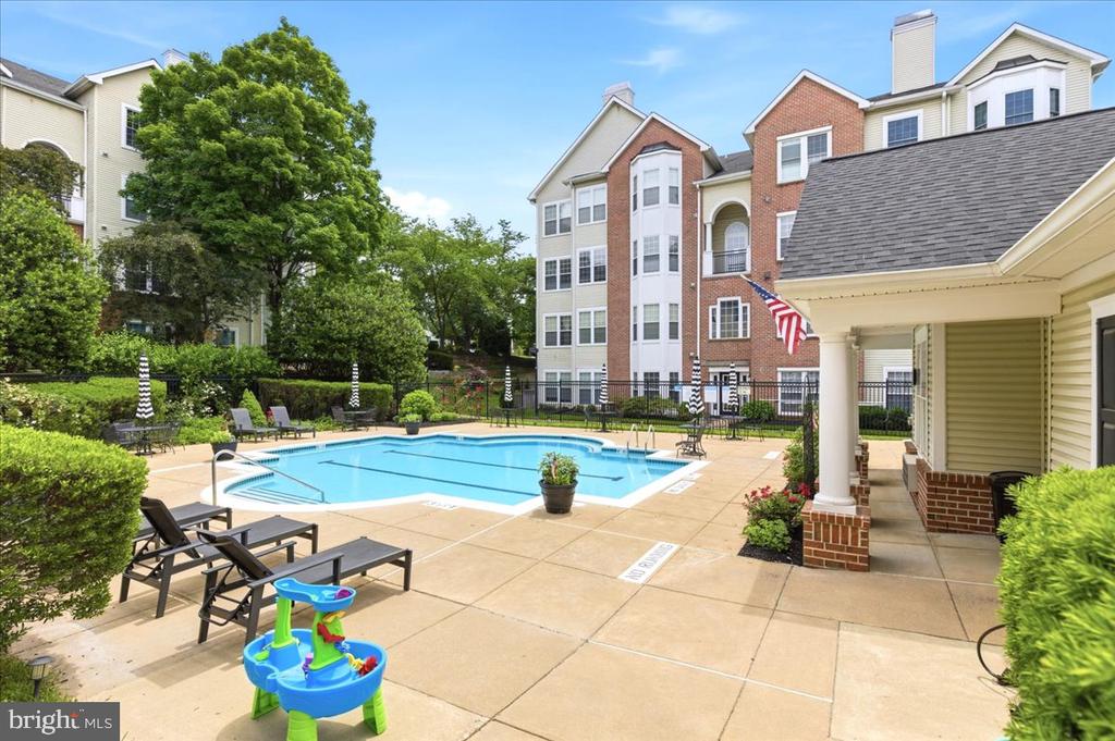 4127 FOUNTAINSIDE LANE Unit: 201