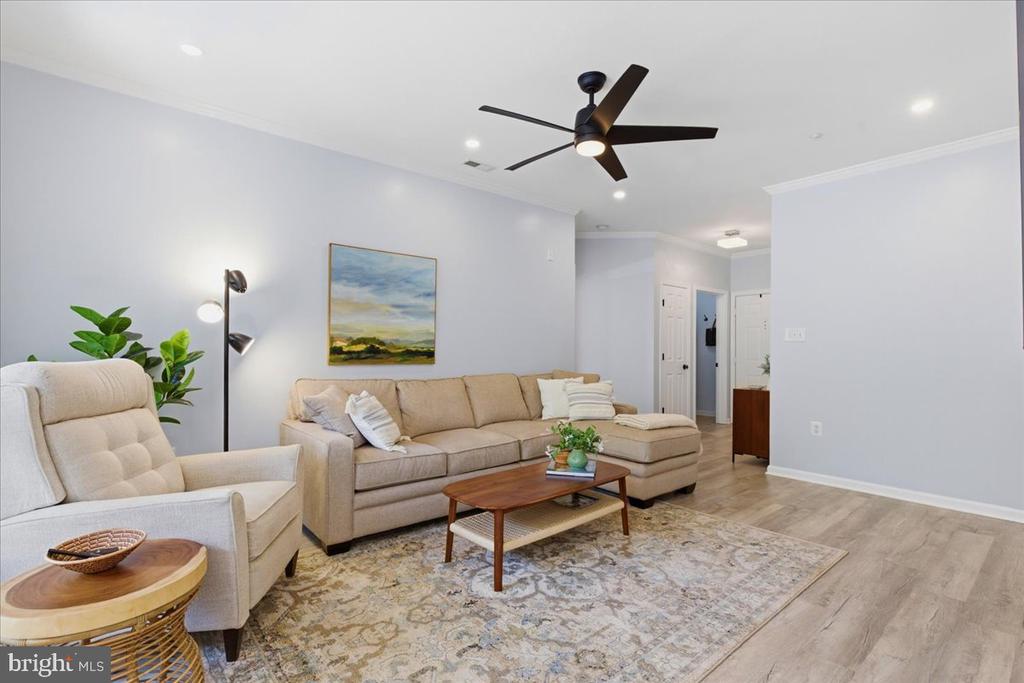 4127 FOUNTAINSIDE LANE Unit: 201