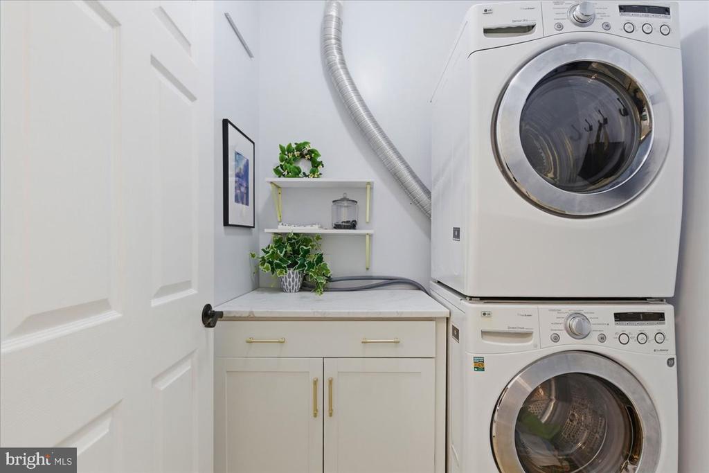 4127 FOUNTAINSIDE LANE Unit: 201