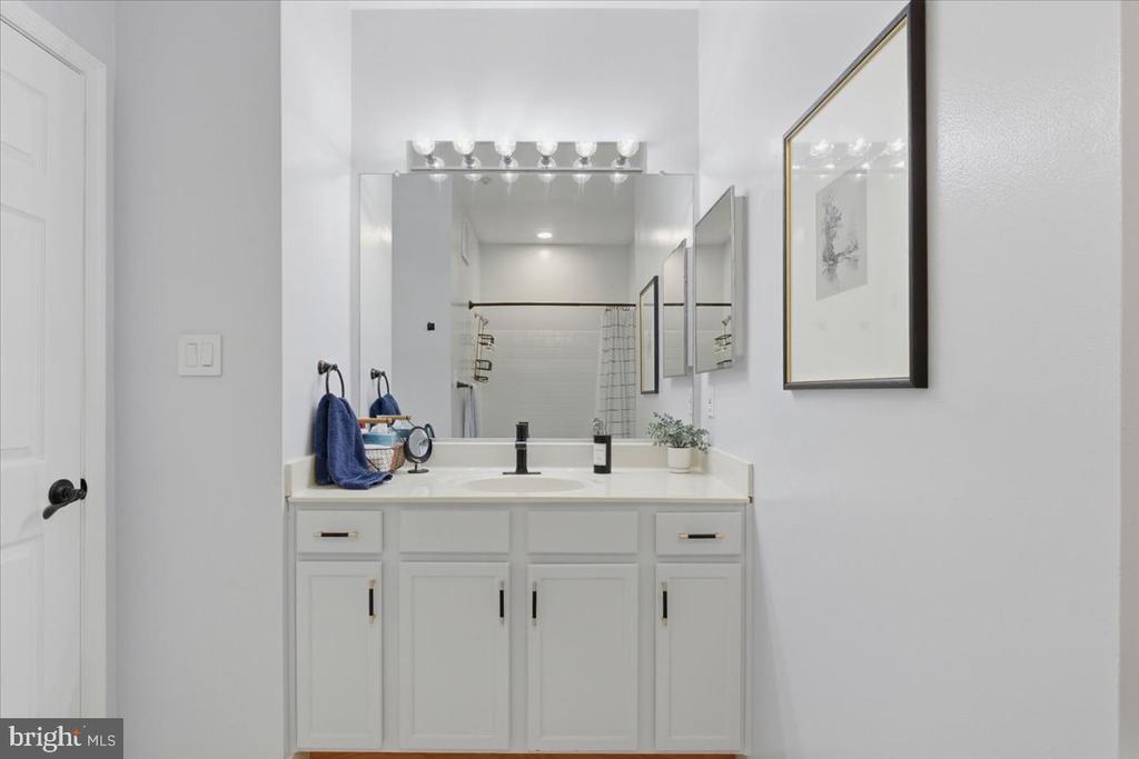 4127 FOUNTAINSIDE LANE Unit: 201