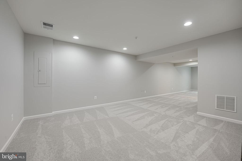 2332 HARMSWORTH DRIVE
