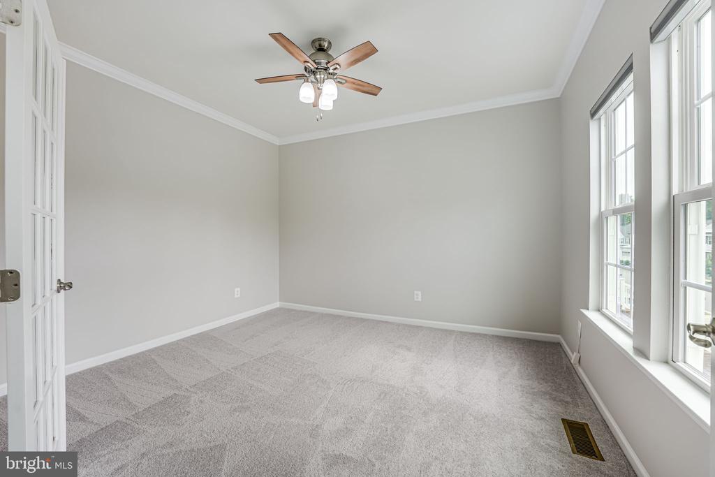 2332 HARMSWORTH DRIVE