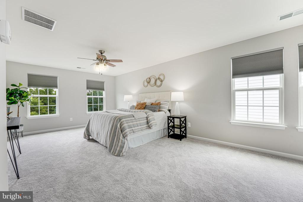 2332 HARMSWORTH DRIVE
