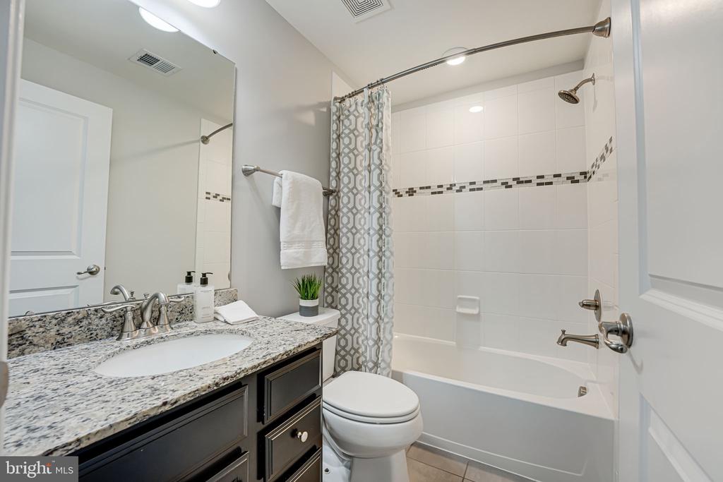 2332 HARMSWORTH DRIVE