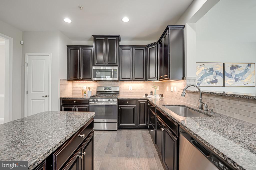 2332 HARMSWORTH DRIVE