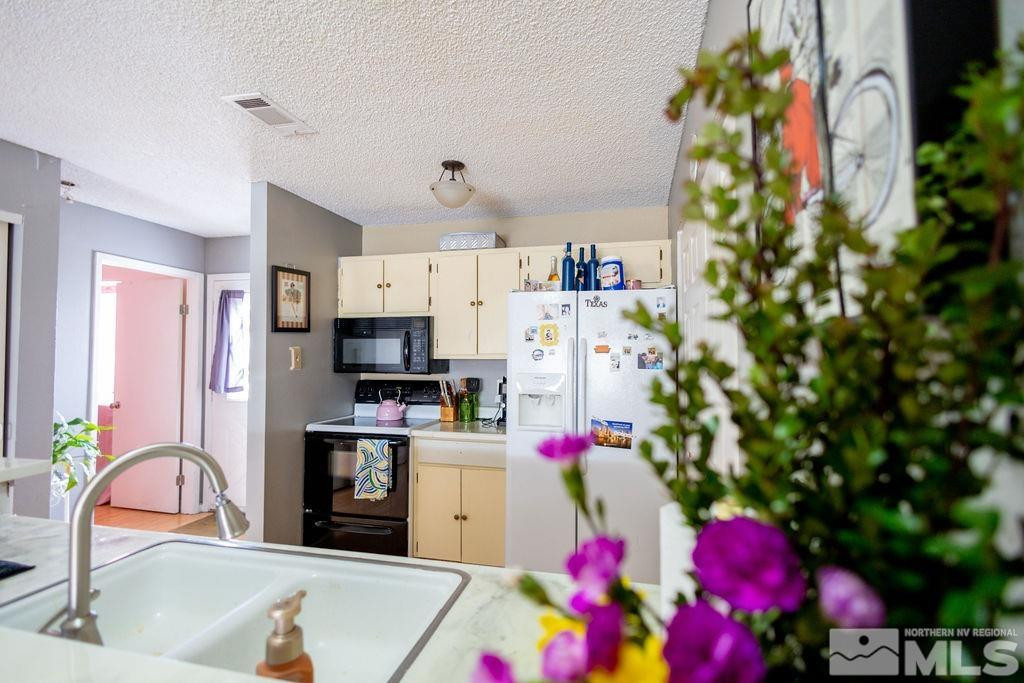 1029 Bradley Square