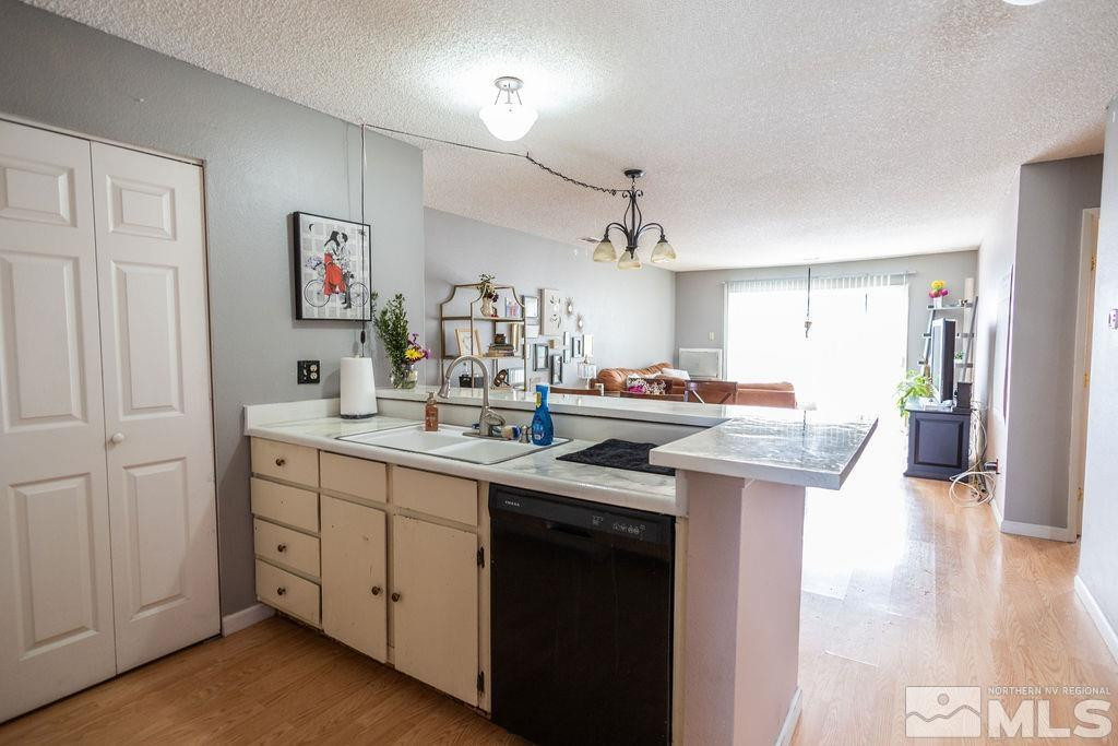 1029 Bradley Square