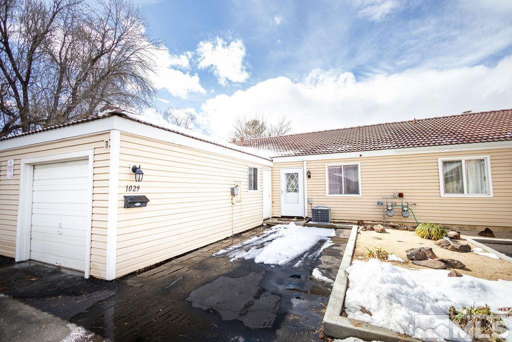1029 Bradley Square