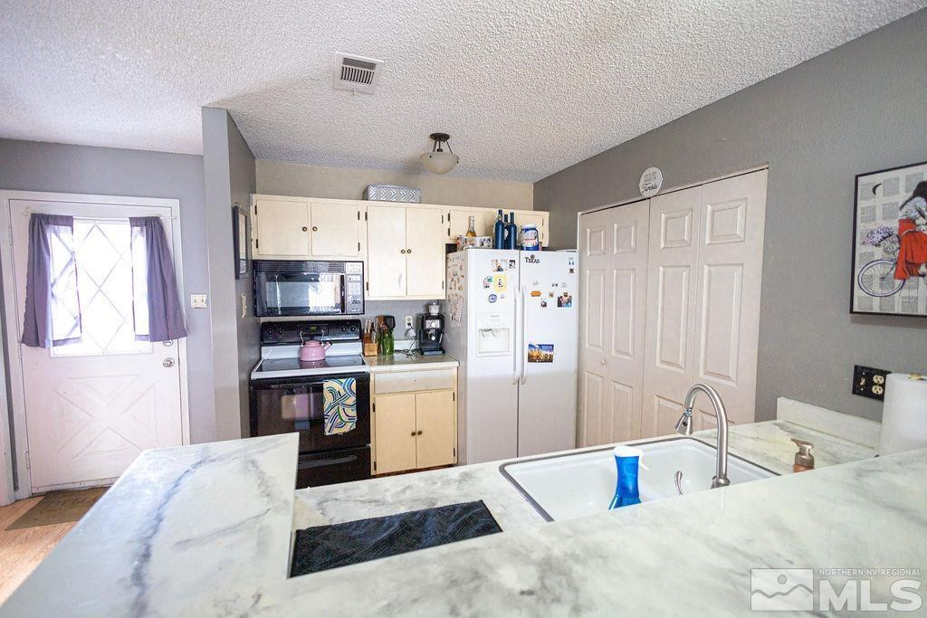 1029 Bradley Square