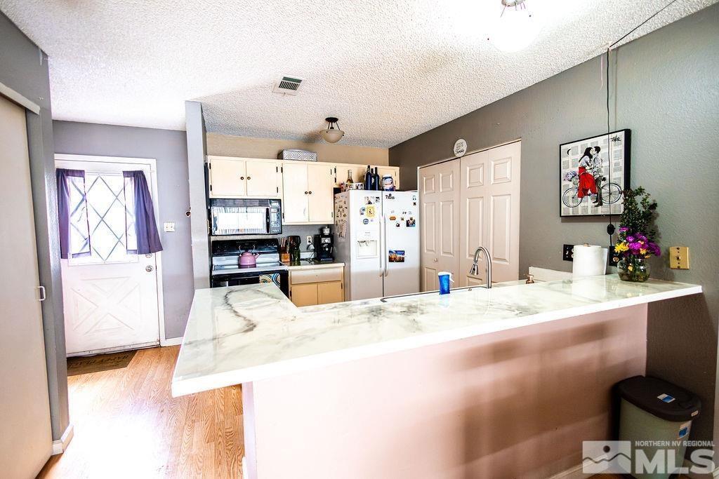1029 Bradley Square
