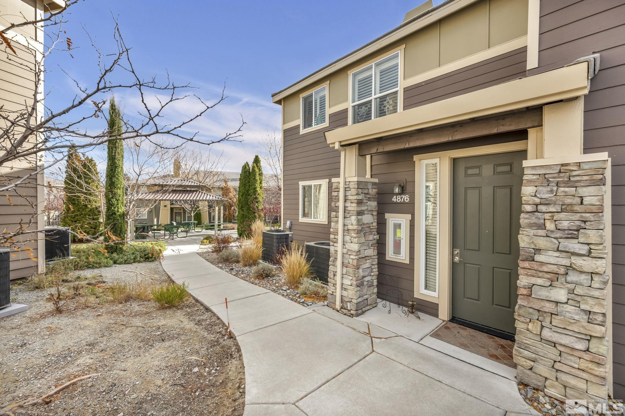 4876 Bougainvillea