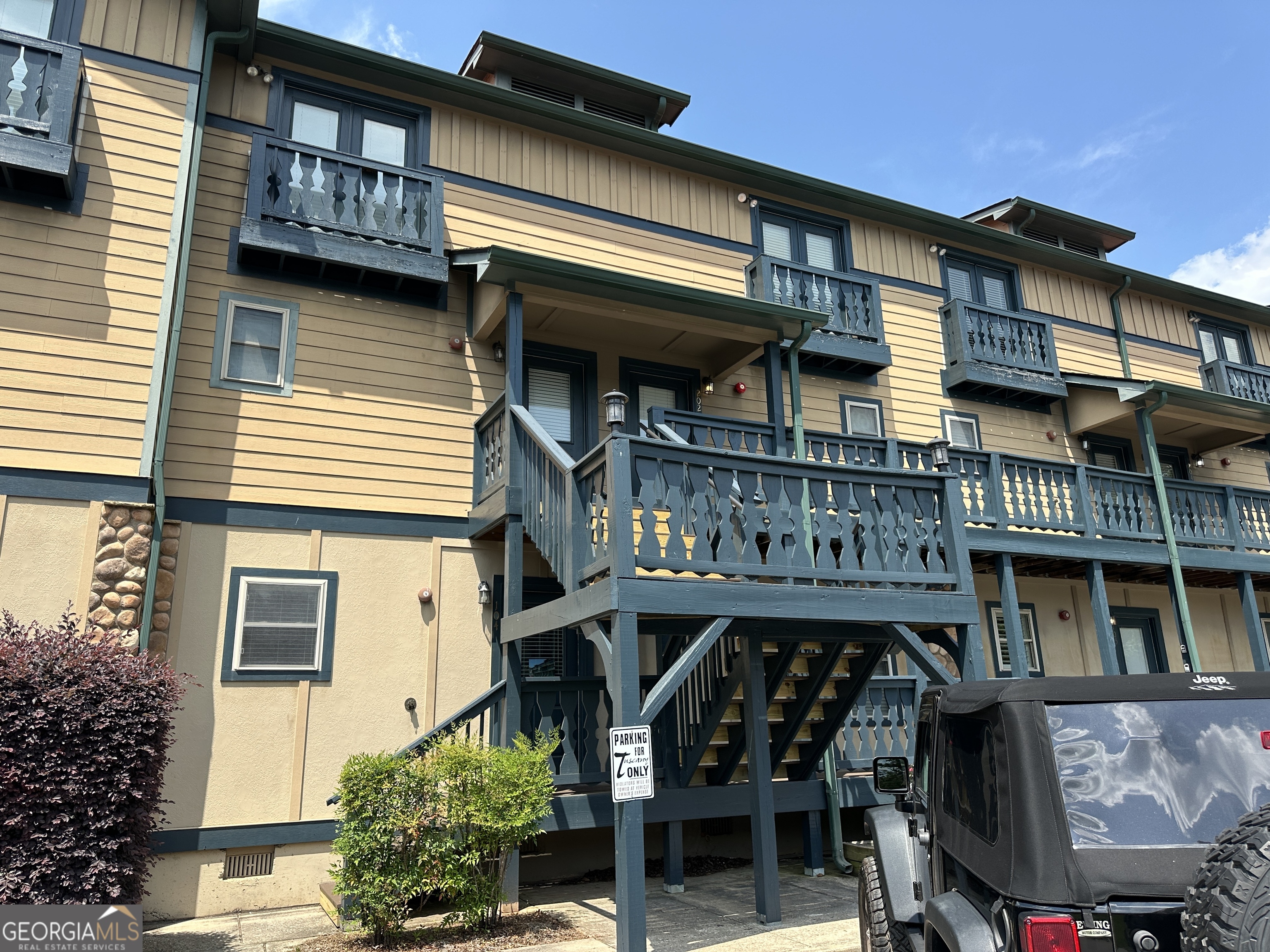 26-202 Midway Street Unit: #205 & DOOR #202