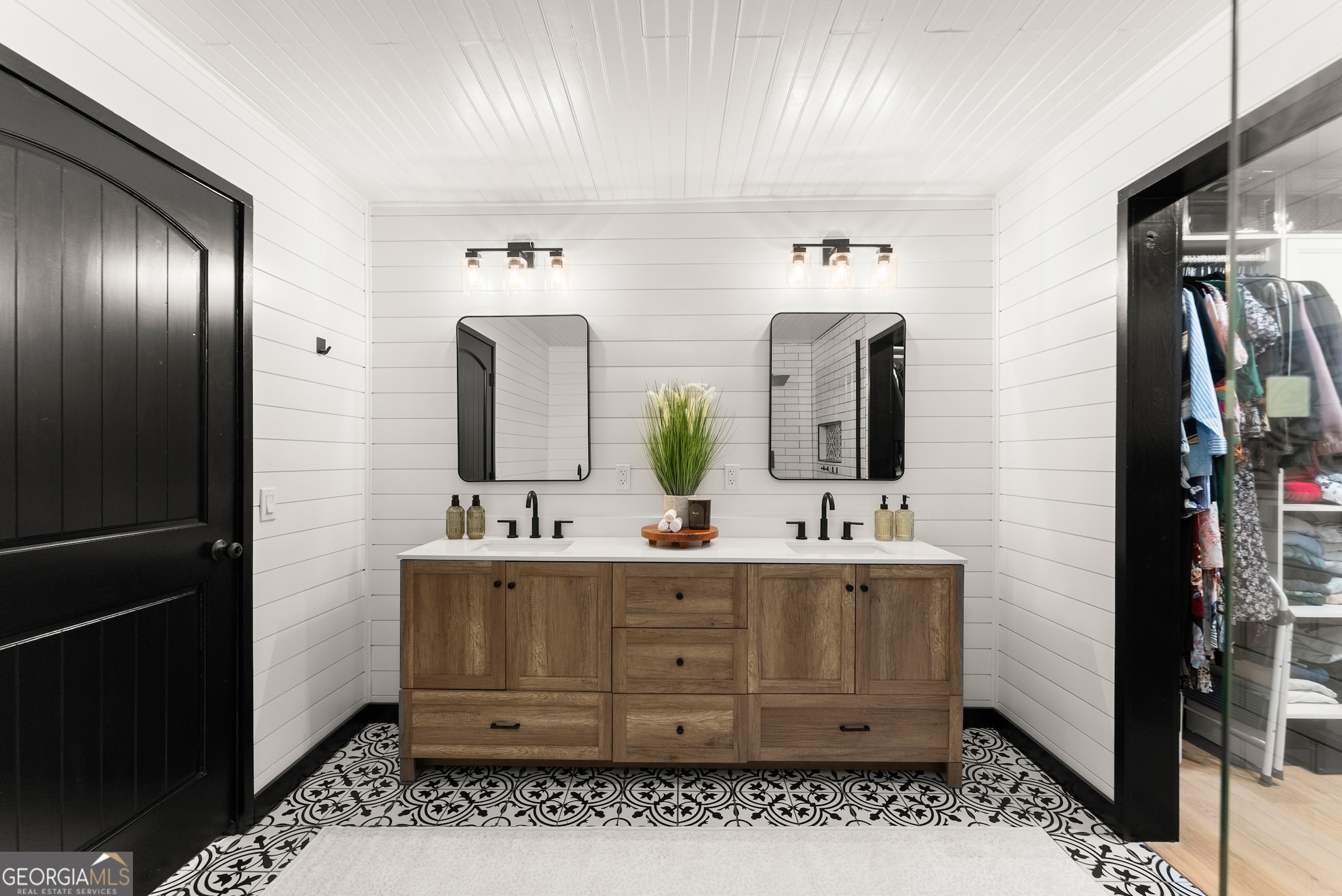 6147 Dahlonega Highway