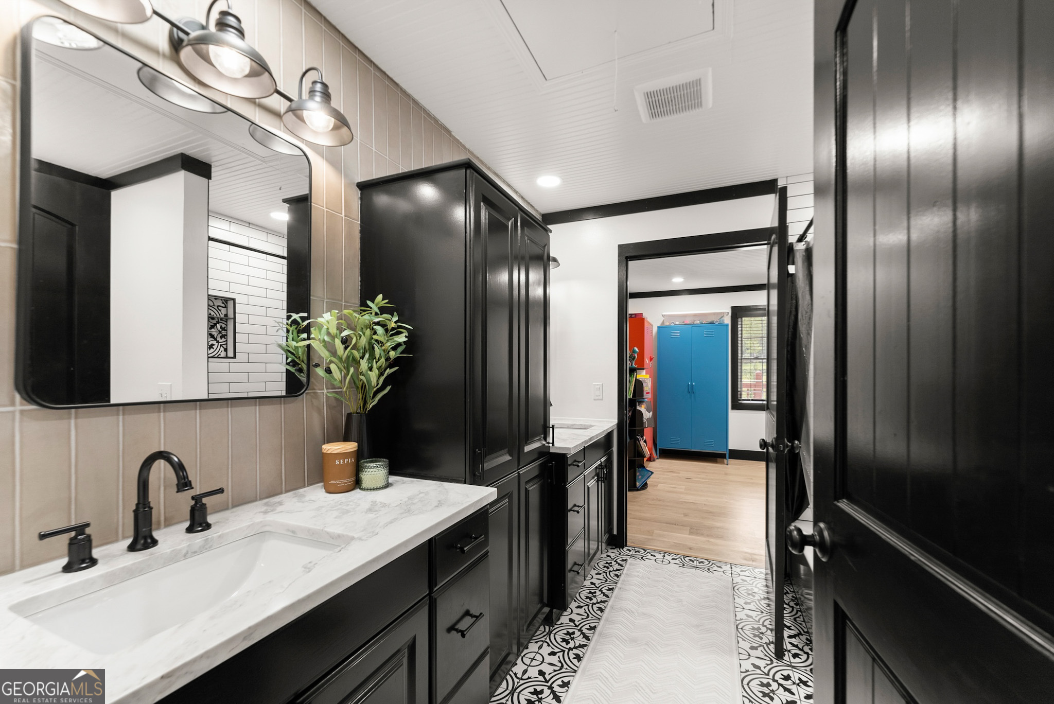 6147 Dahlonega Highway