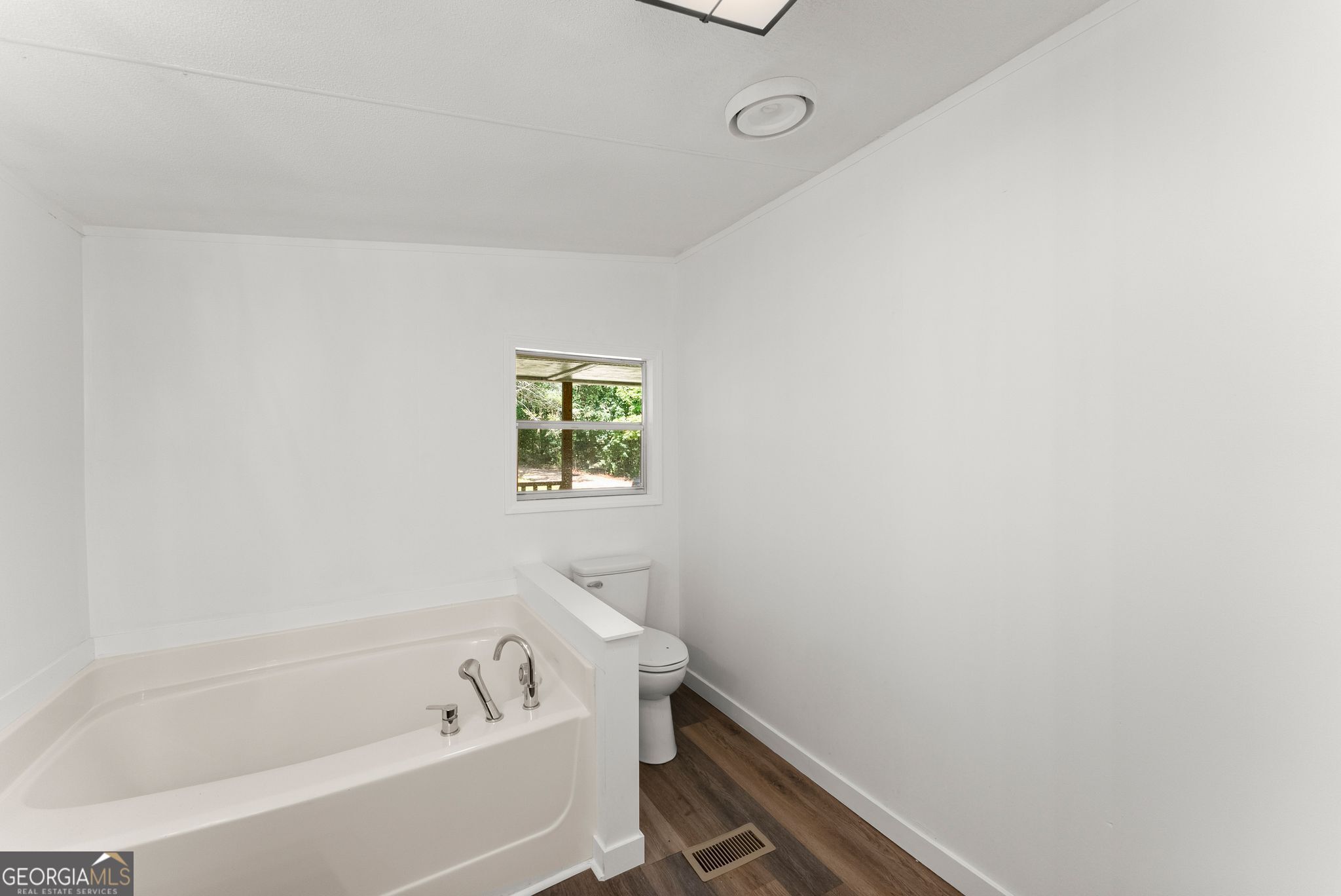 6220 Lee Lane