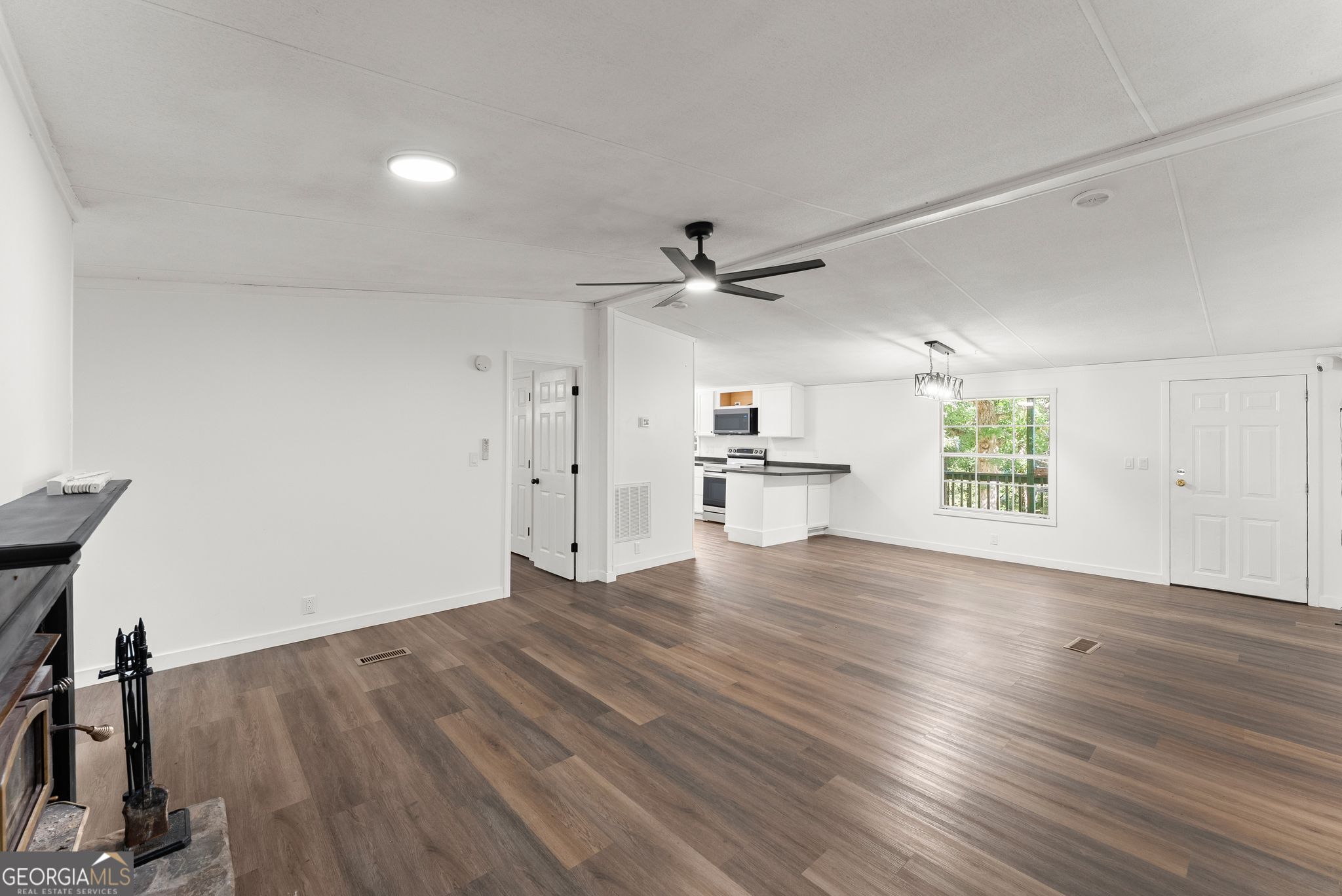 6220 Lee Lane