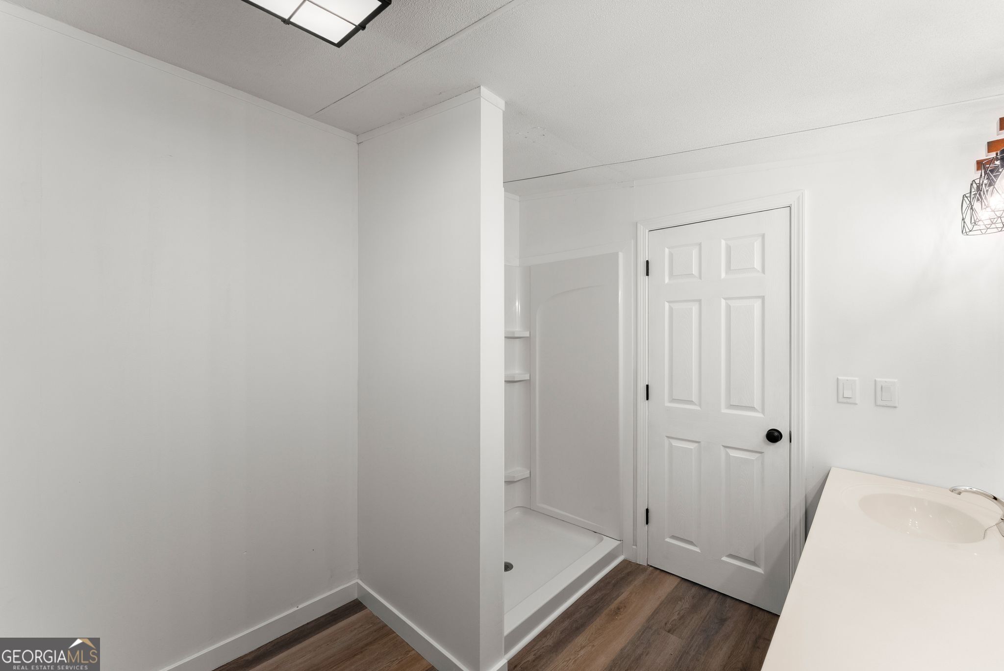 6220 Lee Lane