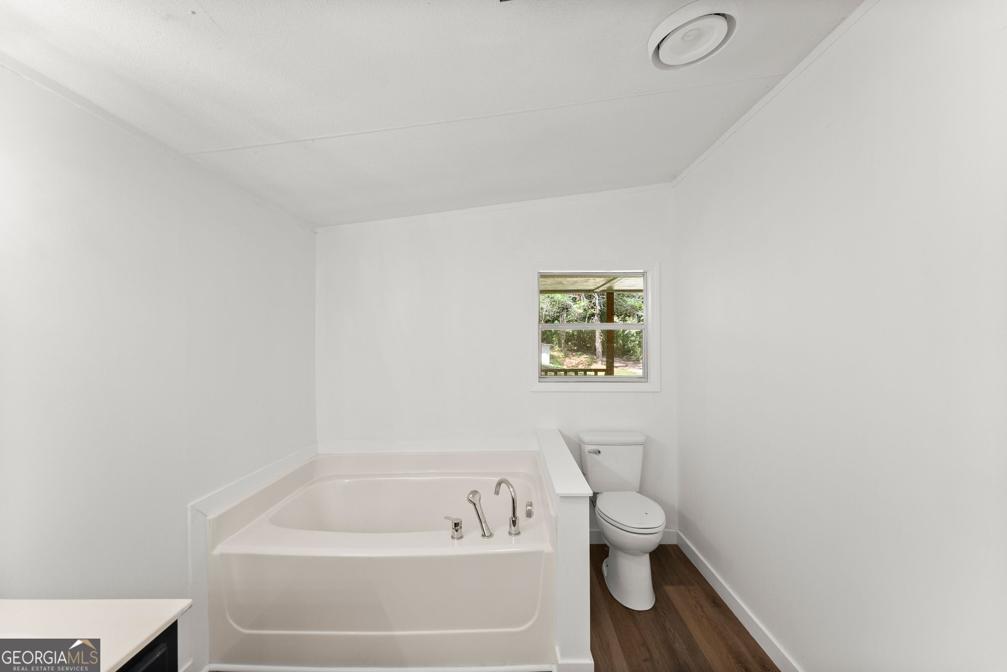 6220 Lee Lane