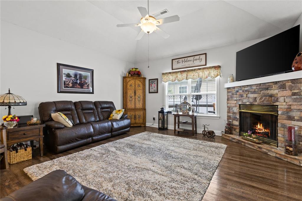 419 Long View Circle