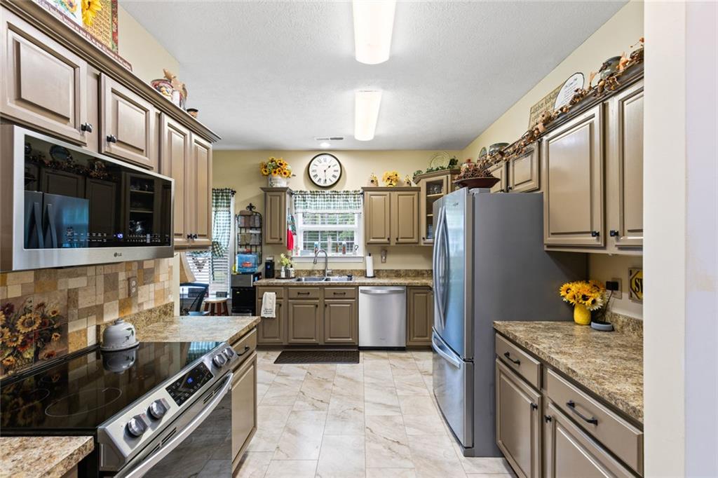 419 Long View Circle