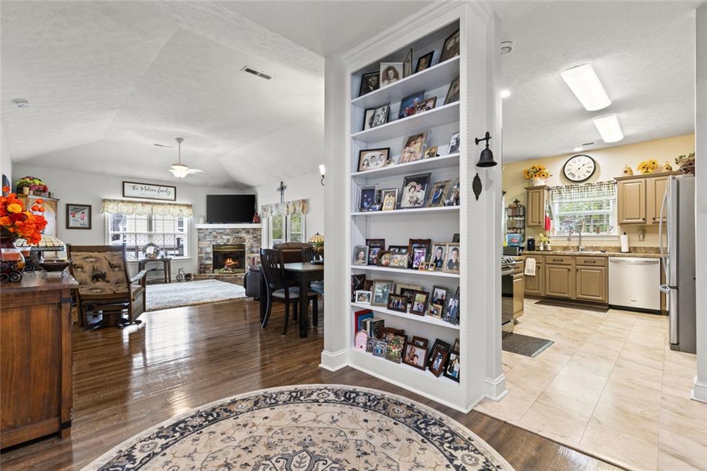 419 Long View Circle