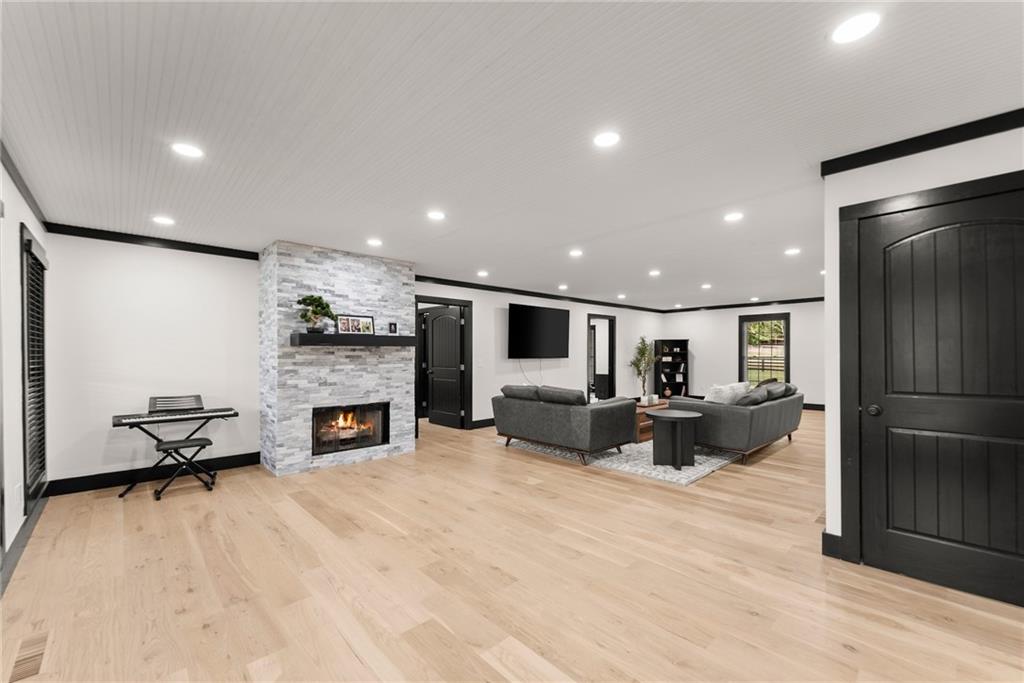 6147 Dahlonega Highway